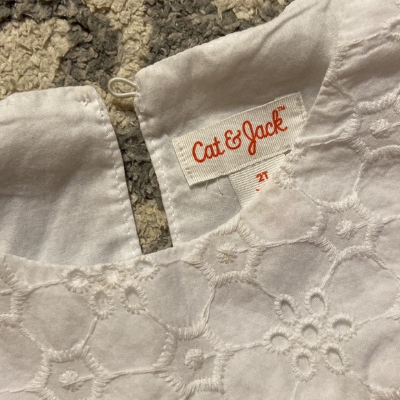 White eyelet cat and jack 2T shirt - Picture 2 of 3